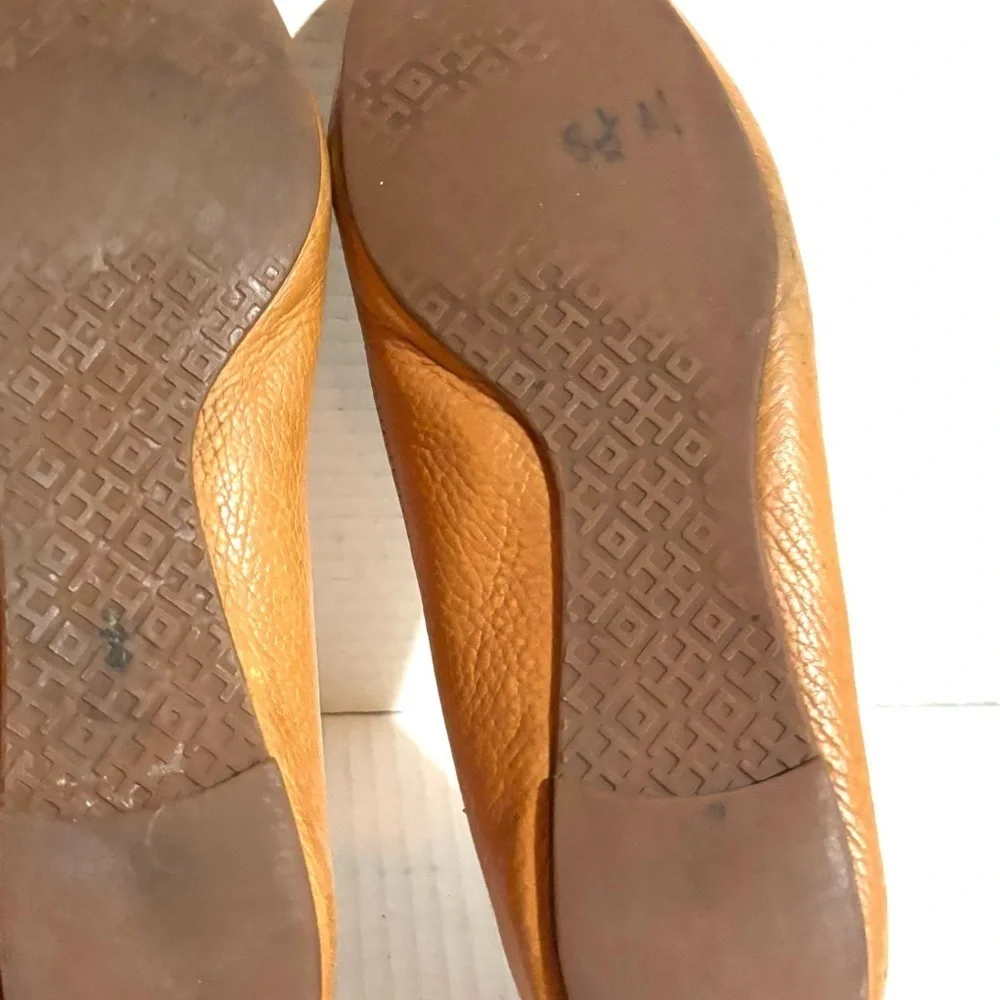 Tory Burch size 8.5 leather ballet flats round toes